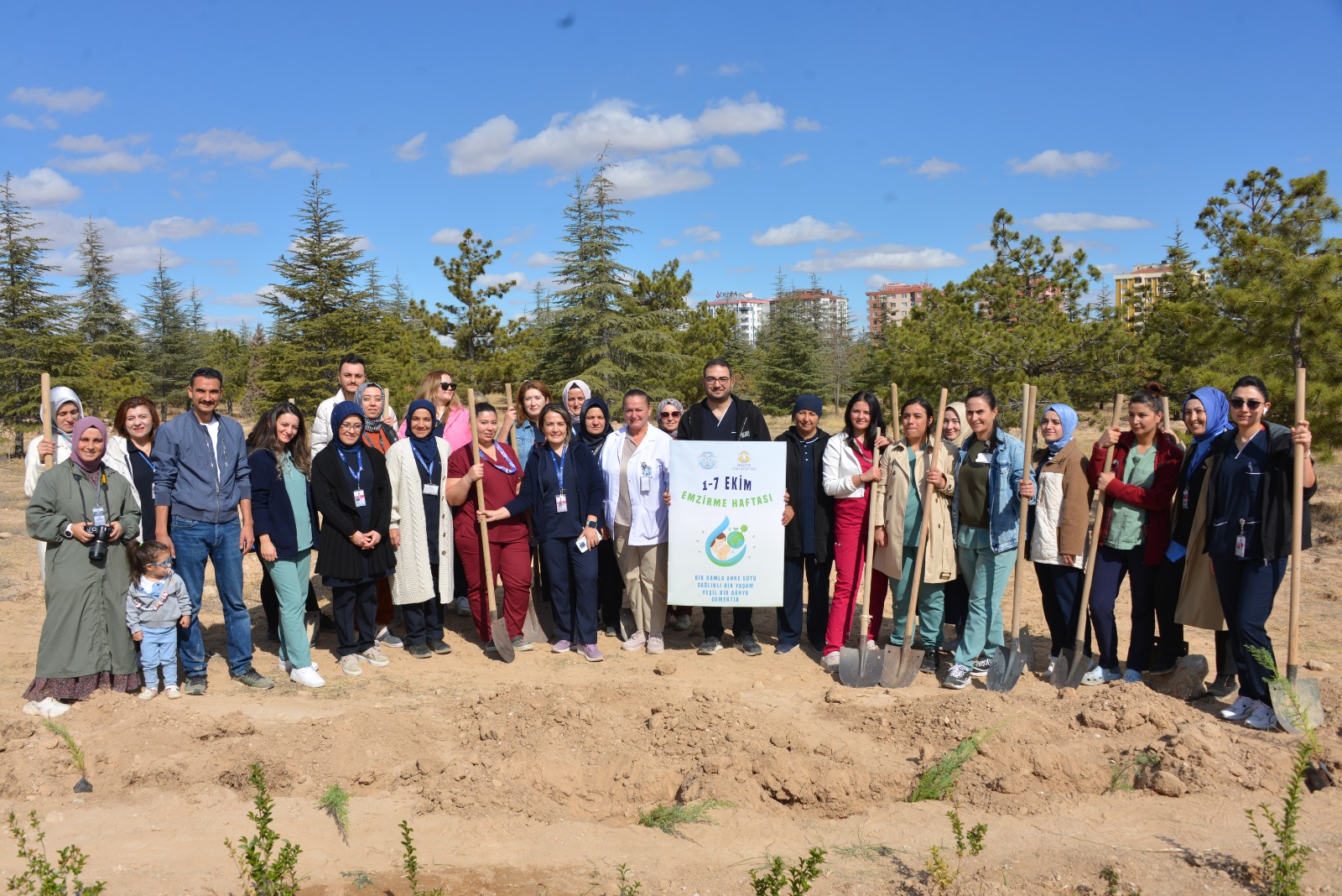S.Ü. TIP FAKÜLTESİ HASTANESİNDE 1-7 EKİM EMZİRME HAFTASI KAPSAMINDA FİDAN DİKİM ETKİNLİĞİ GERÇEKLEŞTİRİLDİ